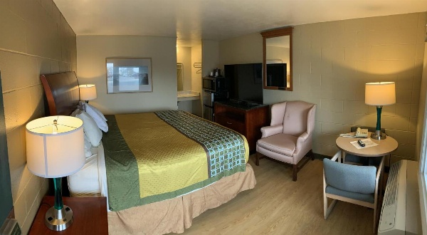Super 7 Inn image 1
