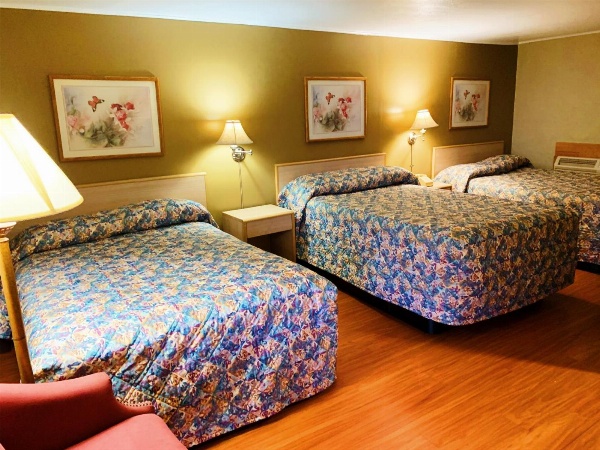 Super 7 Inn image 7